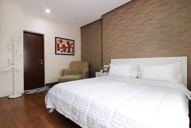 Suite 1st Floor