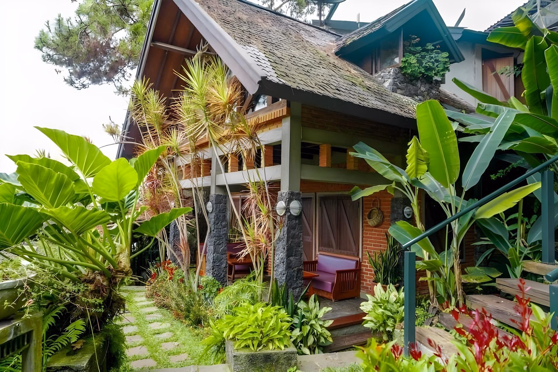Rumah Stroberi Organic Farm & Family Lodge3