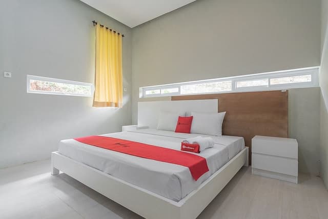 Deluxe Room (RedDoorz)
