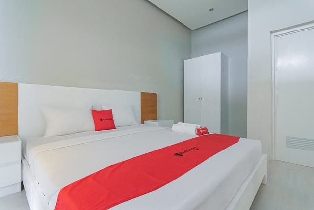 Deluxe Room (RedDoorz)