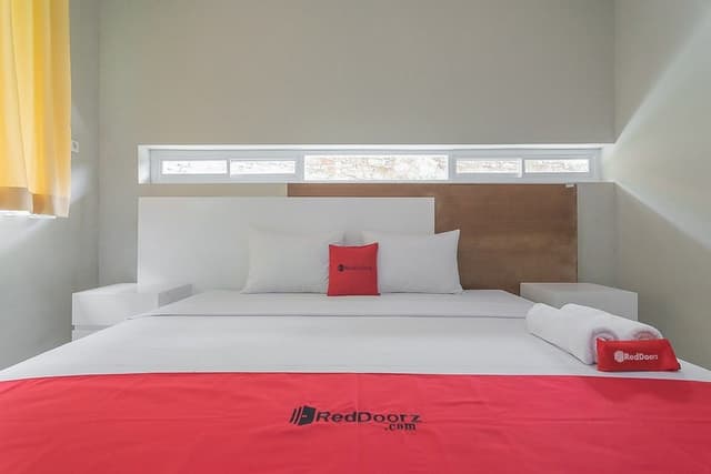 Deluxe Room (RedDoorz)