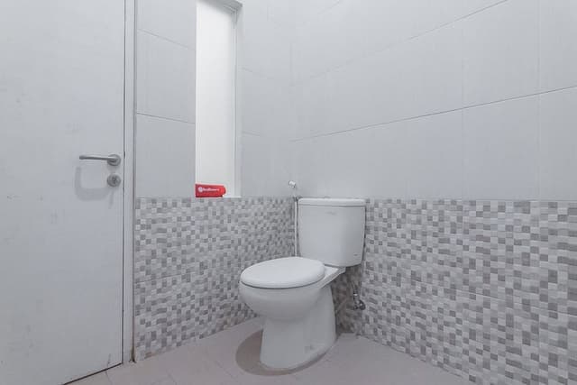 Deluxe Room (RedDoorz)