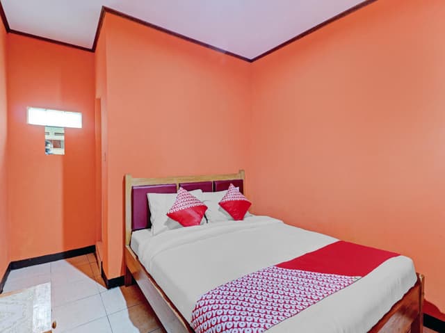 Economy Room