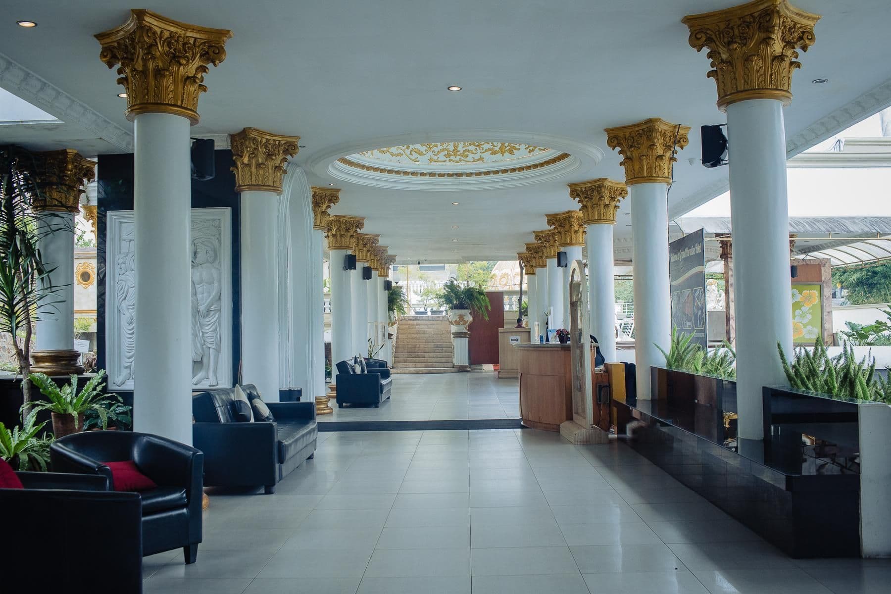 โรงแรมแกรนด์ พาราไดซ์ เลมบัง โรงแรมแกรนด์ พาราไดซ์ เลมบัง