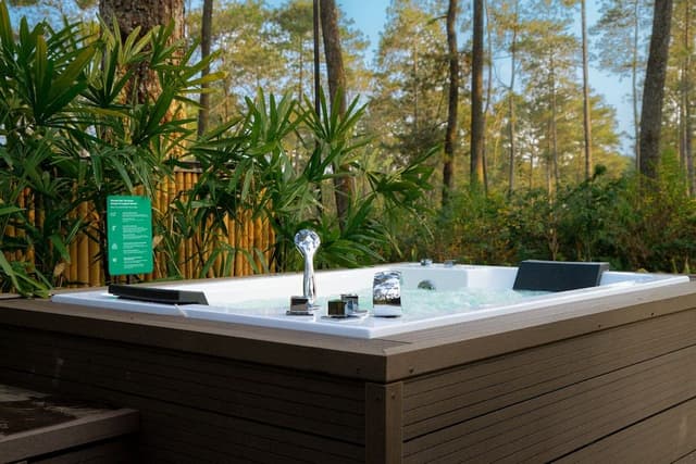 Deluxe Cabin, Hot Tub