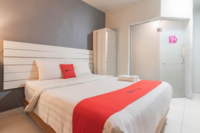 RedDoorz Room