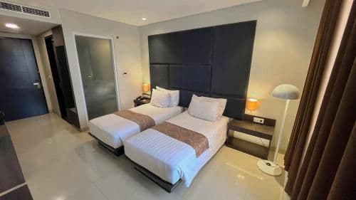 Deluxe twin 2 single beds