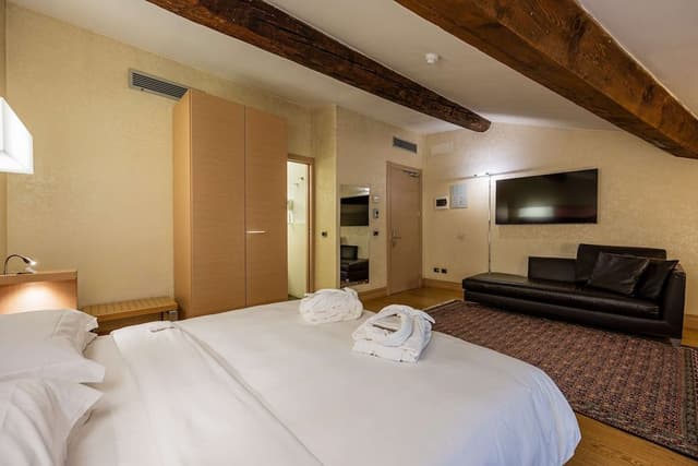 Superior Room, 1 King Bed