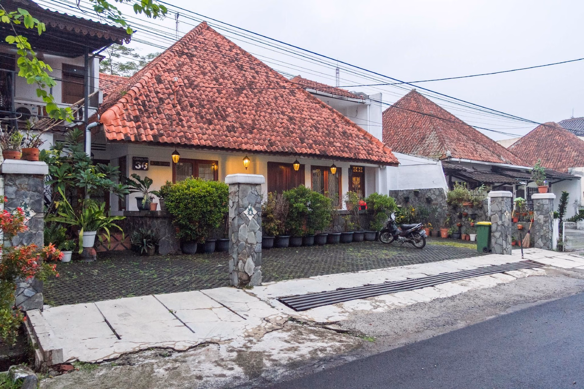 เรดดอร์ซ เนียร์ กาซิบู บังดุง (RedDoorz near Gasibu Bandung)0
