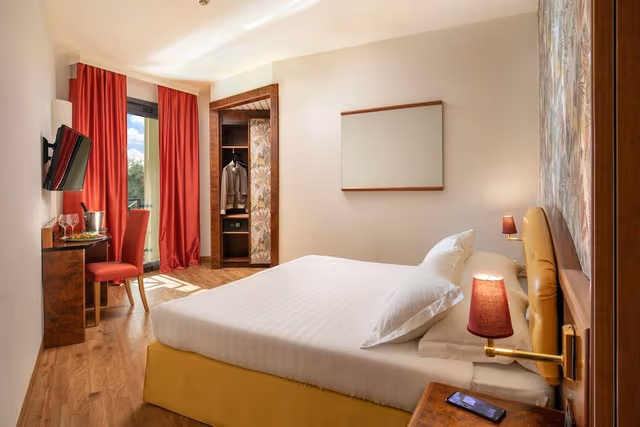 Business Room, 1 Queen Bed, Smoking