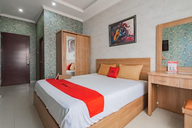 RedDoorz Room