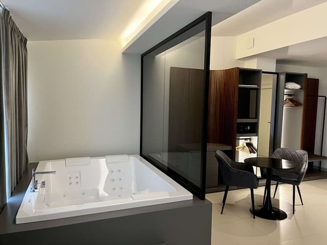 Superior Suite, 1 King Bed, Non Smoking, Balcony