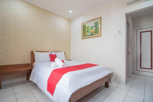 Economy Room