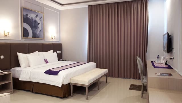 Suite, 1 Double Bed, City View