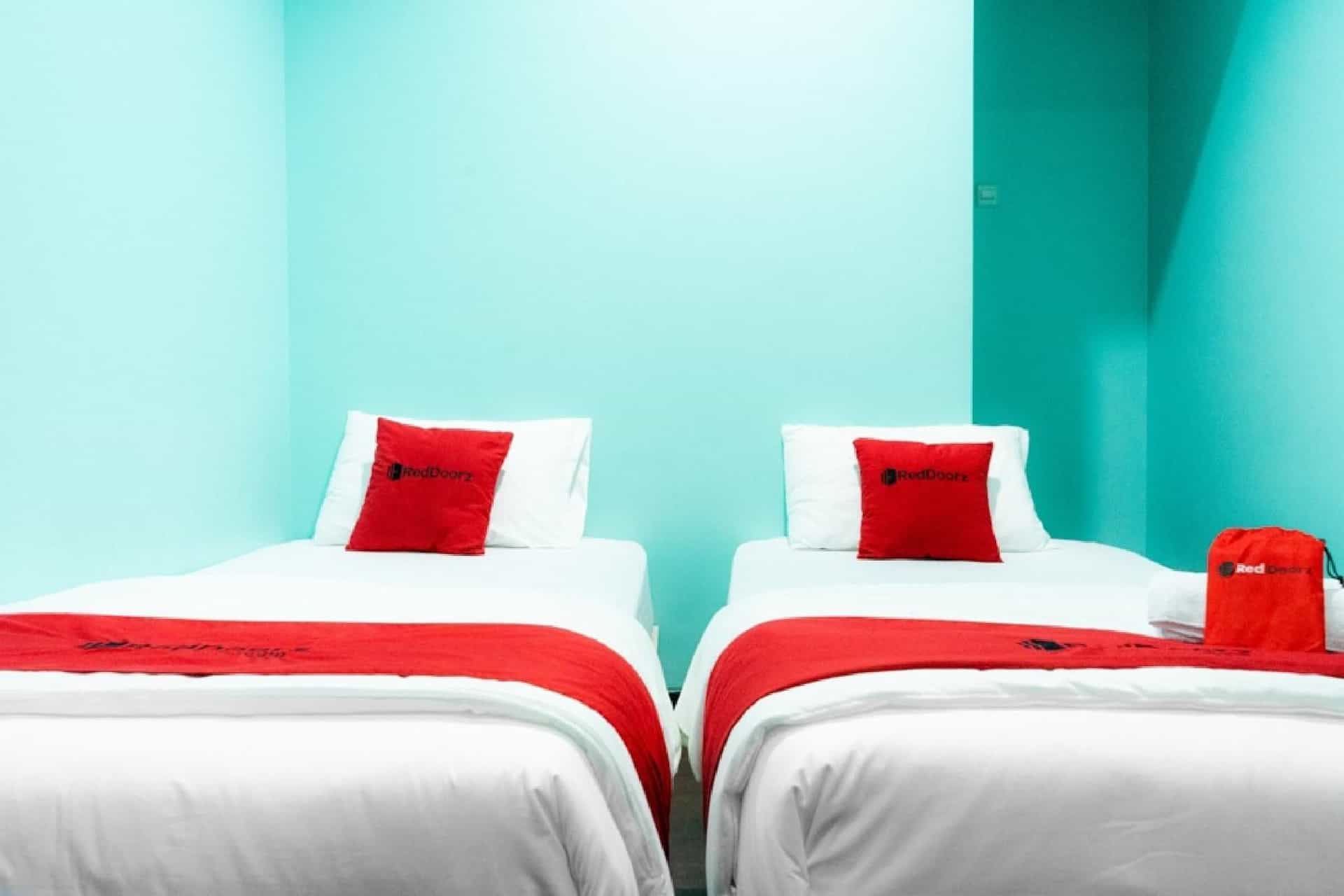 เรดดอร์ซ เนียร์ กาจาห์ มาดา สตรีท เซมารัง เรดดอร์ซ เนียร์ กาจาห์ มาดา สตรีท เซมารัง