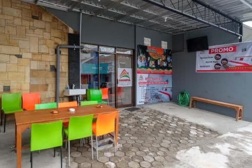 RedDoorz Hostel near Lawang Sewu Semarang RedDoorz Hostel near Lawang Sewu Semarang
