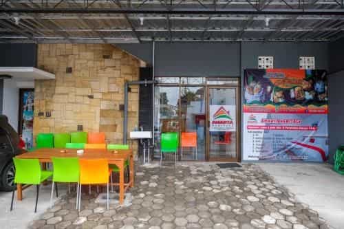 RedDoorz Hostel near Lawang Sewu Semarang RedDoorz Hostel near Lawang Sewu Semarang