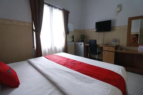RedDoorz Plus near Undip Tembalang3