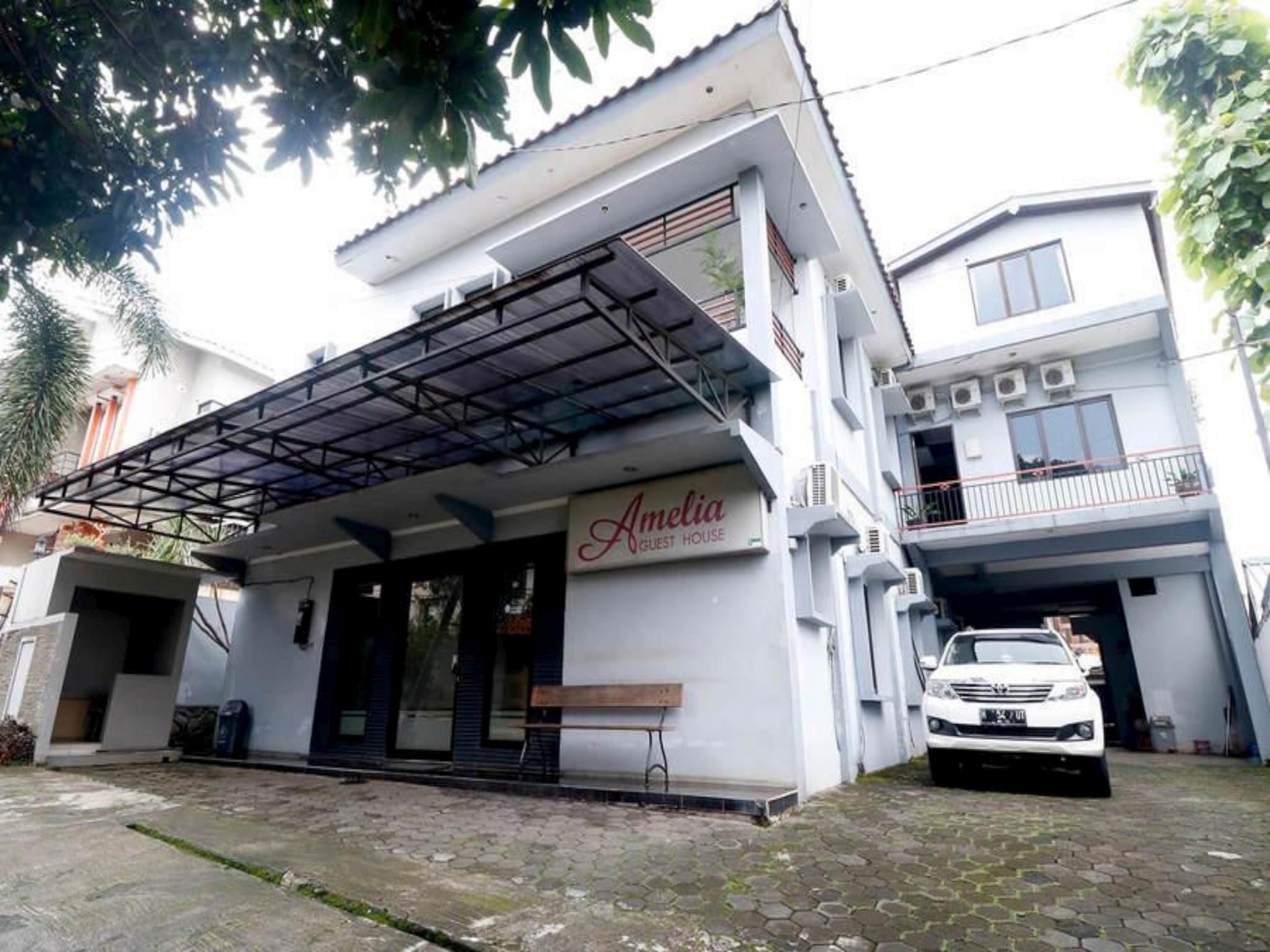 RedDoorz Plus near Undip Tembalang0