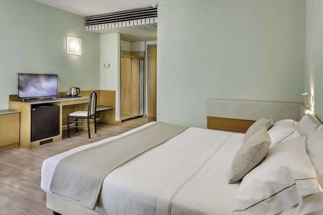 Standard Room, 1 Queen Bed
