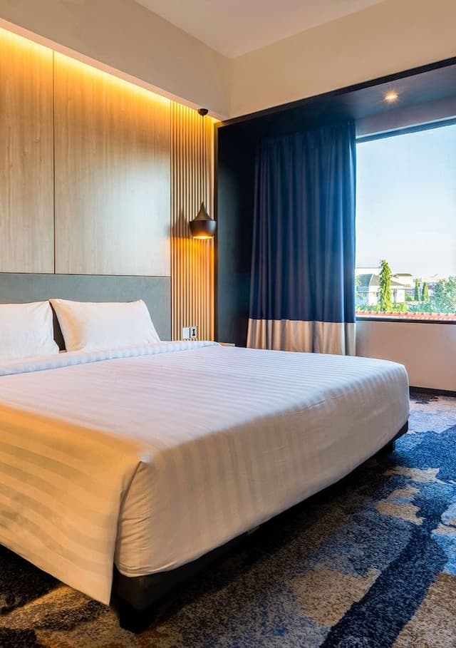 Suite (Aston)