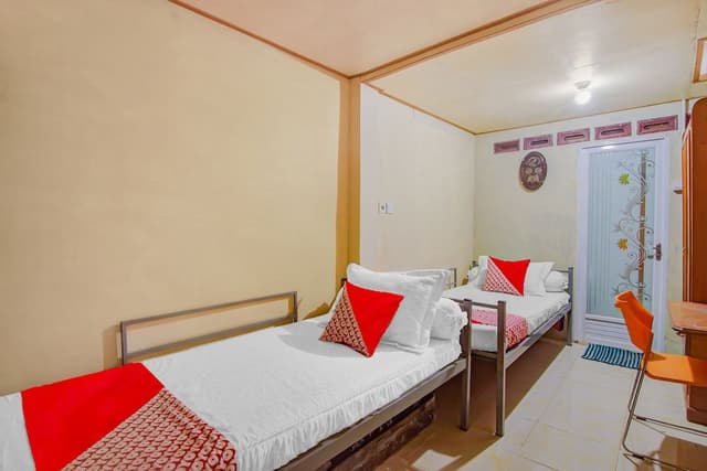 Standard Twin Room