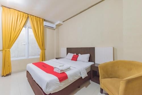 RedDoorz @ La Mega near Pasar Pagi Cirebon4