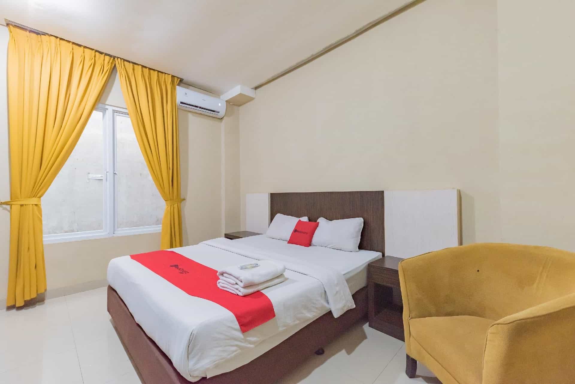 RedDoorz @ La Mega near Pasar Pagi Cirebon RedDoorz @ La Mega near Pasar Pagi Cirebon