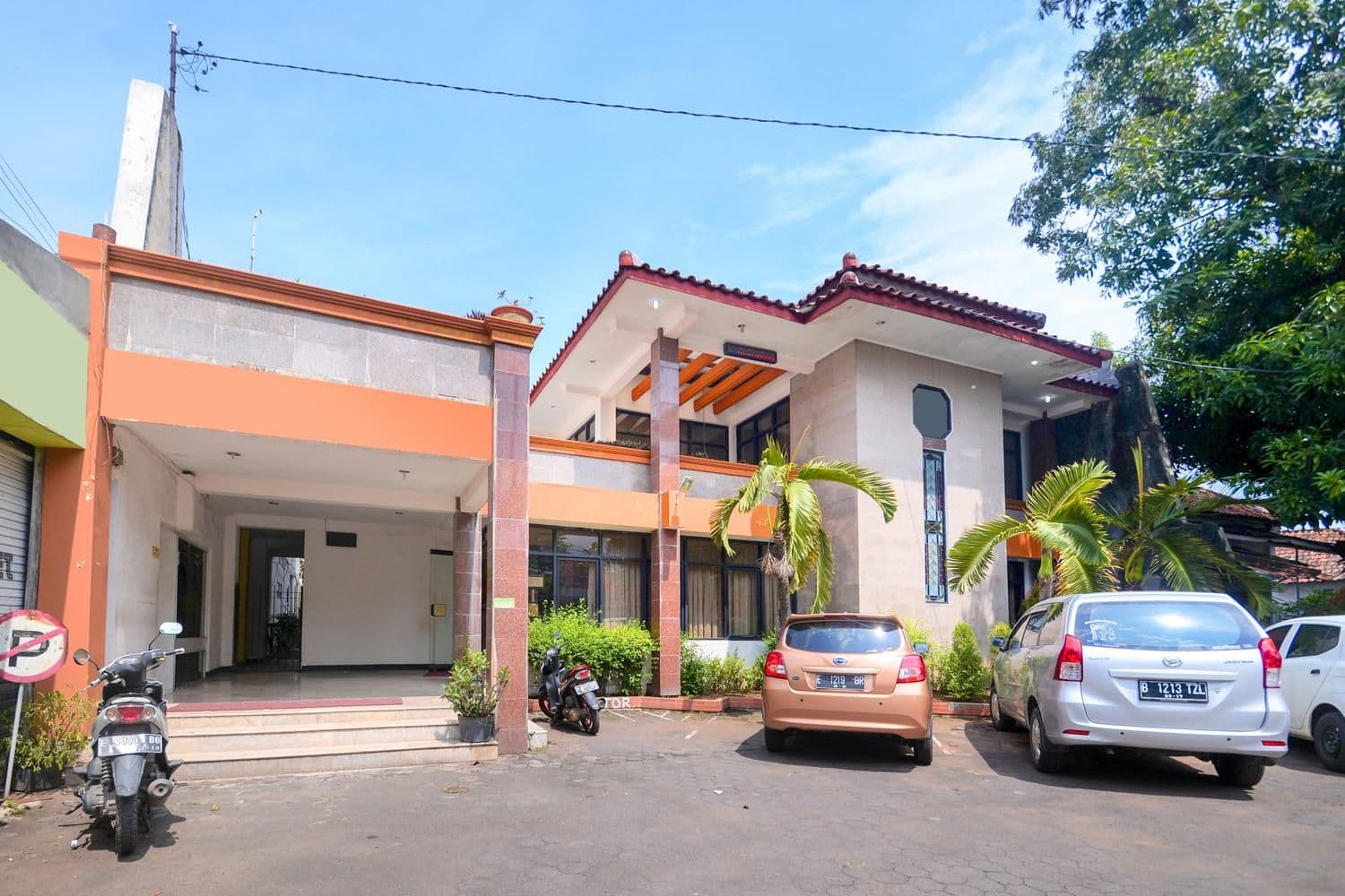 โรงแรมชาเรียะห์ คอร์โดวา จิเรบอน โรงแรมชาเรียะห์ คอร์โดวา จิเรบอน