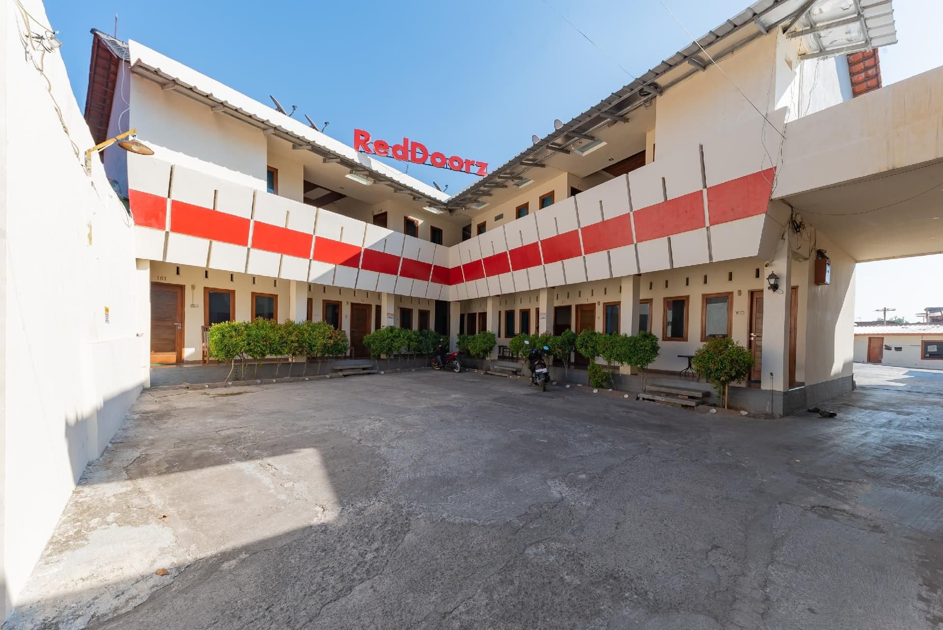 RedDoorz near Pasar Pagi 2 by Cassana RedDoorz near Pasar Pagi 2 by Cassana