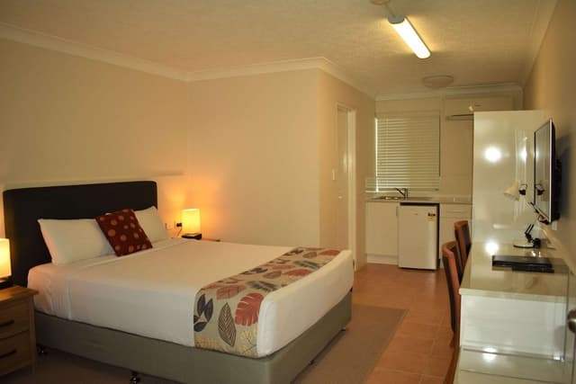 Standard Room, 1 Queen Bed, Non Smoking, Kitchenette