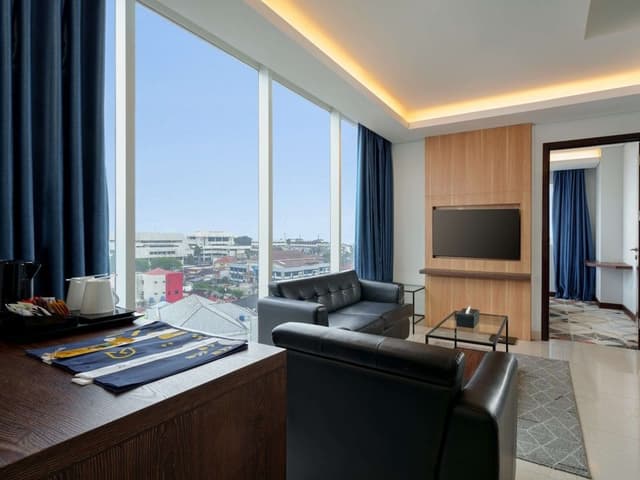 2 Bedroom President Suite - King Bed 1 Queen Bed - Balcony - Sea & City View