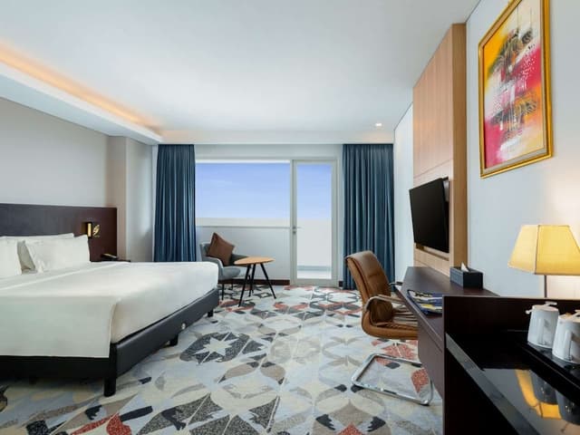 Deluxe Room, 1 Queen Bed, Balcony, Sea View
