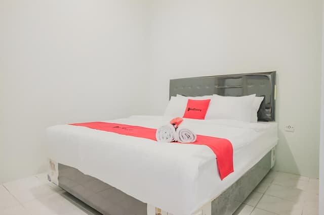 RedDoorz Room