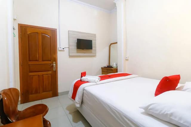 RedDoorz Room