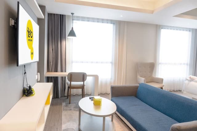 Suite (YELLO)
