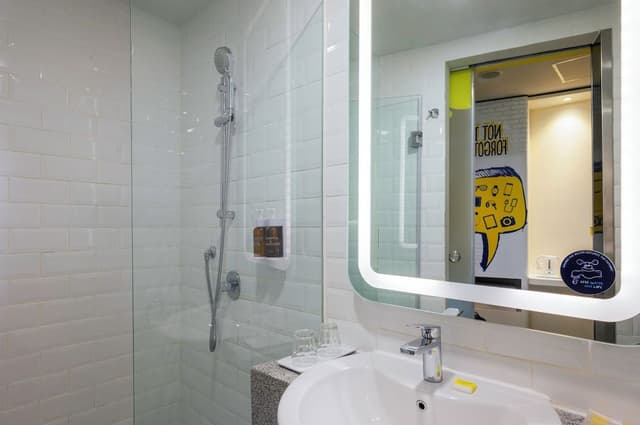Room (YELLO)