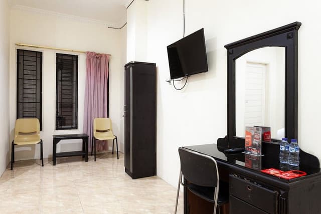 Double Room (RedDoorz)