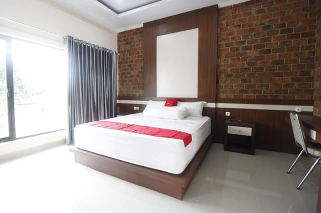 RedDoorz Room
