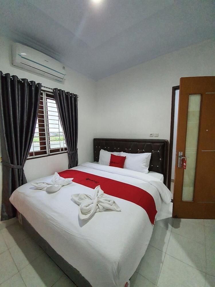 เรดดอร์ซ เนียร์ ยูนิเมด 2 (RedDoorz near CitraLand Gama City Medan)3