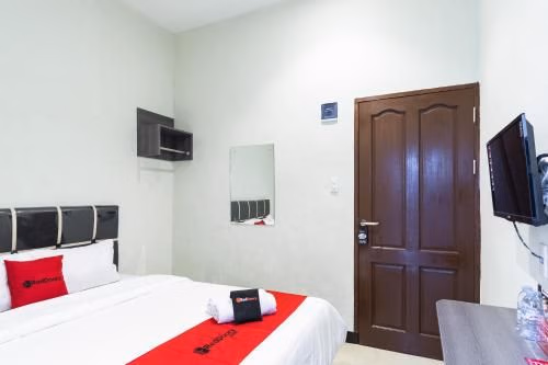 เรดดอร์ซ เนียร์ เมดาน อัมปลาส (RedDoorz near Medan Amplas)3