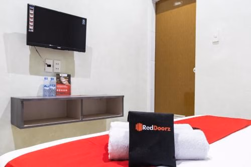 เรดดอร์ซ เนียร์ เมดาน อัมปลาส (RedDoorz near Medan Amplas)1