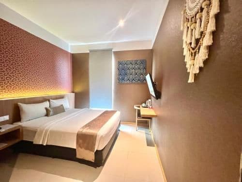Business Queen Room