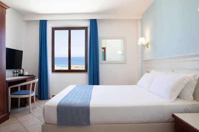 Comfort Room, 1 Queen Bed, Non Smoking, Sea View