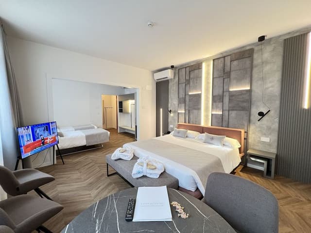 Deluxe Quadruple Room, Jetted Tub