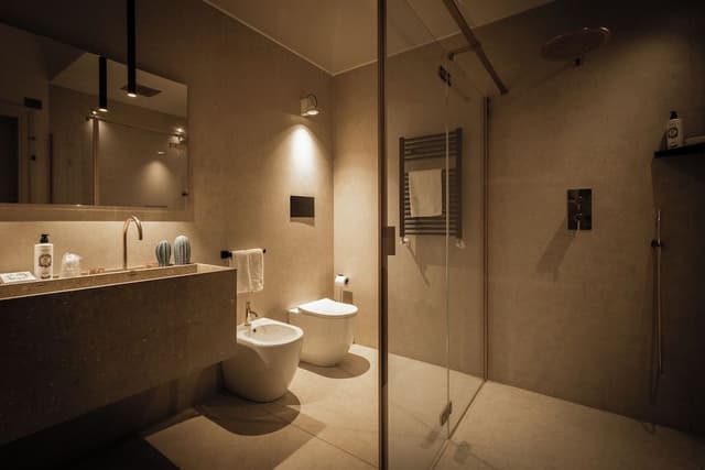 Deluxe Suite, 1 King Bed, Sauna, Courtyard View