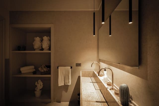 Deluxe Suite, 1 King Bed, Sauna, Courtyard View