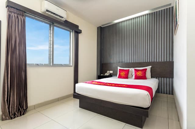 Deluxe Double Bedroom