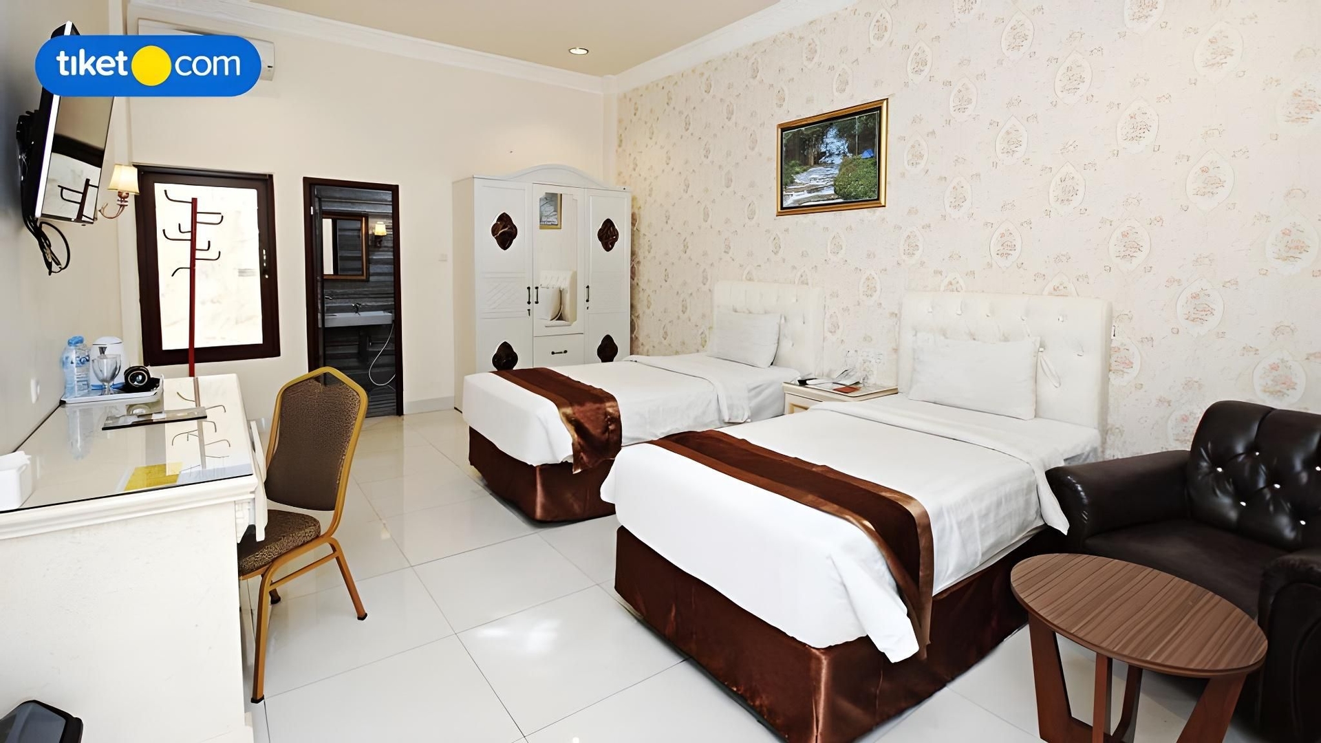 GRAND TOWN HOTEL MAROS1