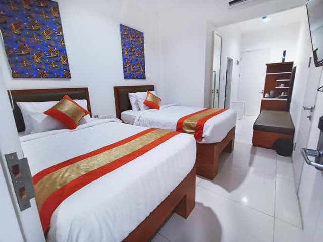 Twin Room with Shower - Non-Smoking